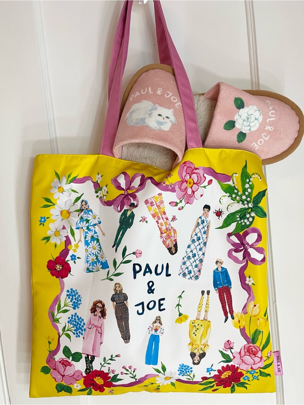 Paul & Joe tote and furry house slippers
🚨CLOSET CLEAR OUT - ALL OFFERS WELCOME